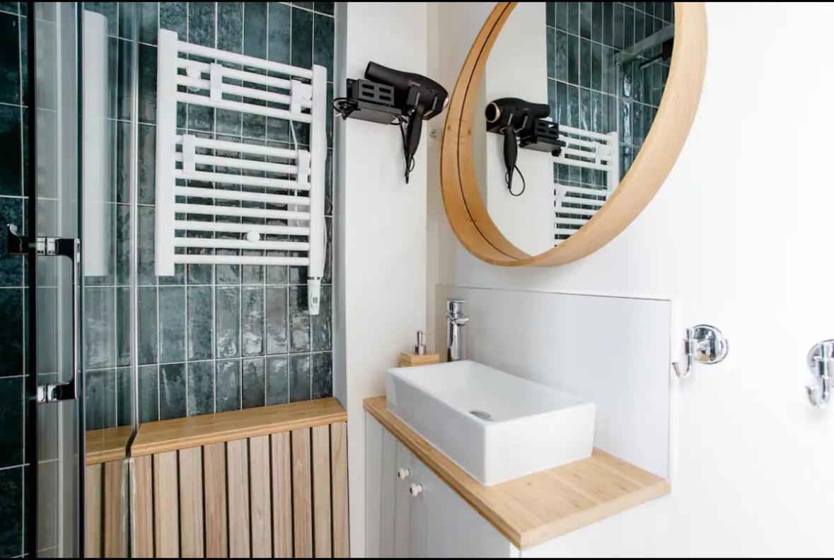 Charmant Appartement Cosy A Suresnes Exterior photo